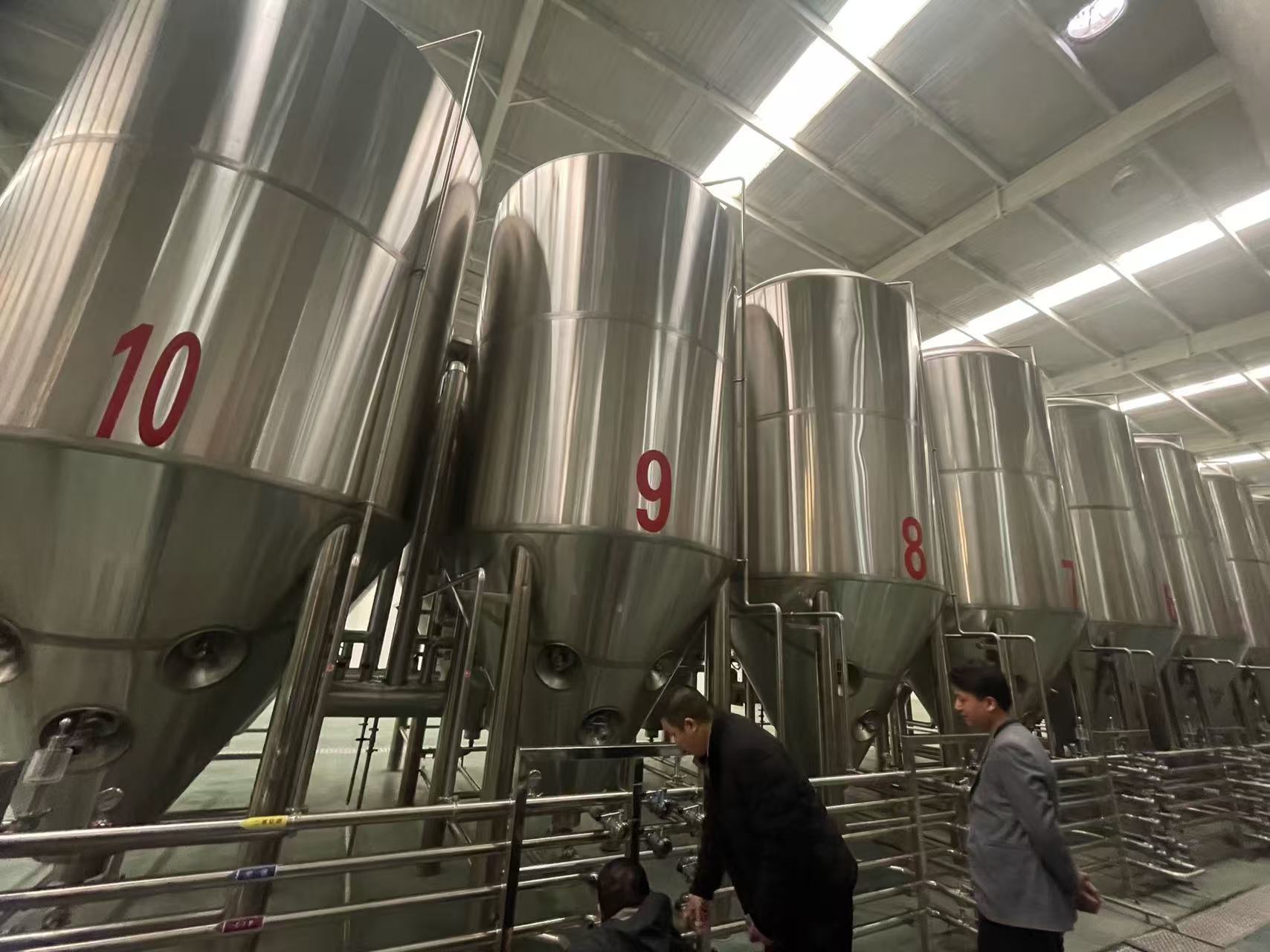 马尾精酿啤酒设备厂—平面布置、设备设计、制造、调试、培训等一条龙服务